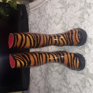 143 GIRL Size 7M Animal Print Rubber Boots Outdoor Life Rain Snow Fishin…